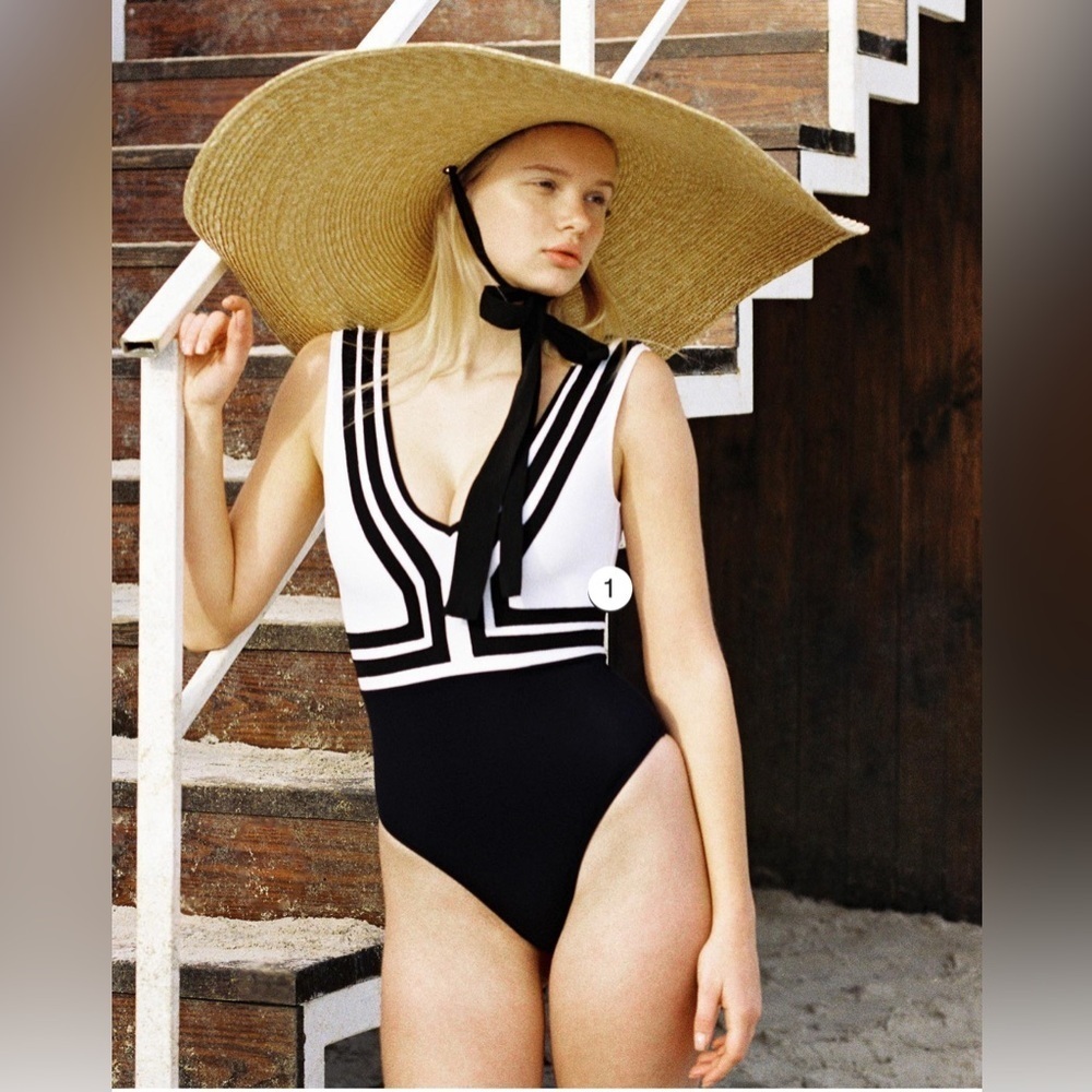 OYE SWIMWEAR
MAIA